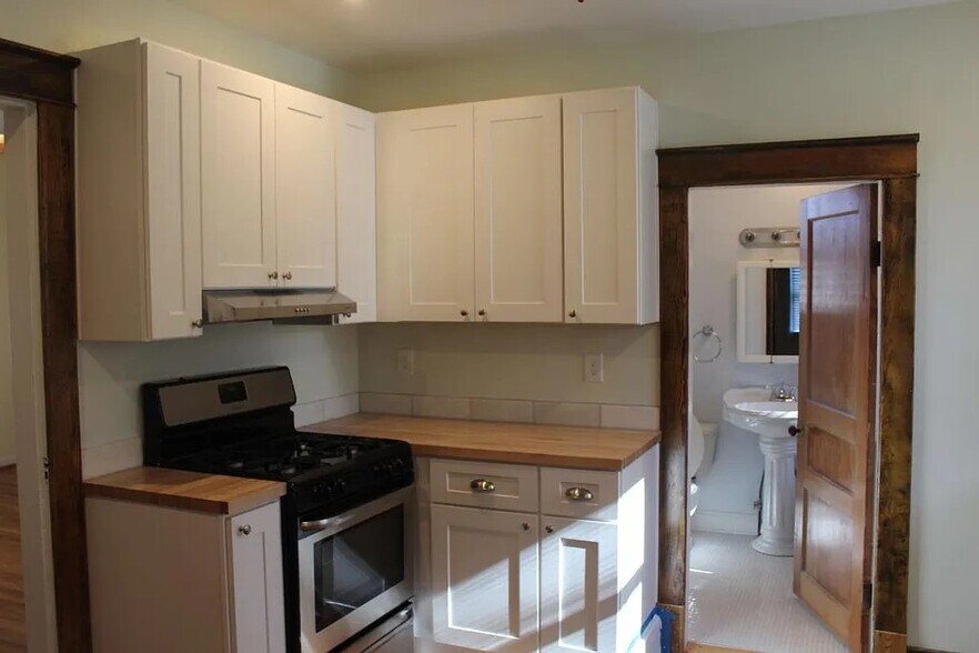 Building Photo - 3919 Dakota Ave