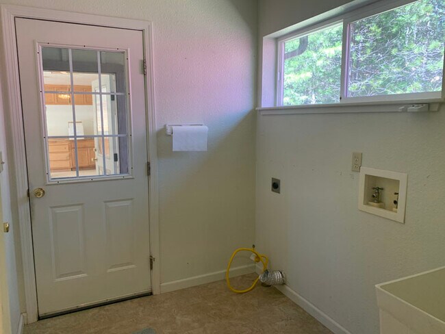 Building Photo - 4631 Lobo Trail