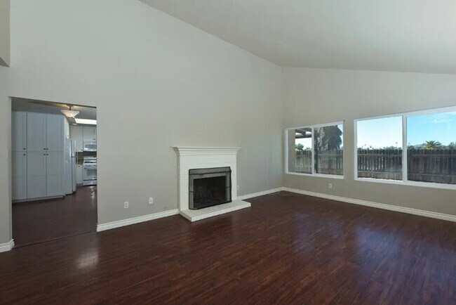 Building Photo - 402 Paseo Alegre