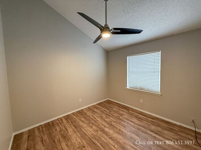 Building Photo - 6107 8th Dr
