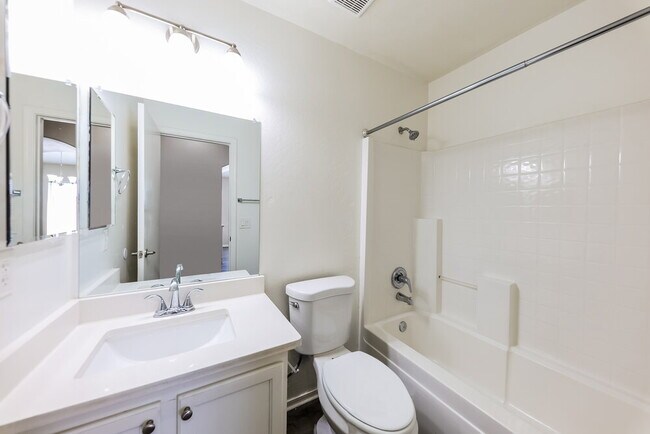 Building Photo - 11224 W Glenrosa Ave