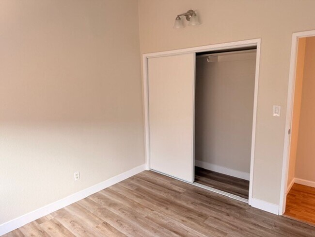 Building Photo - 3 bedroom 2 bath house for Lease