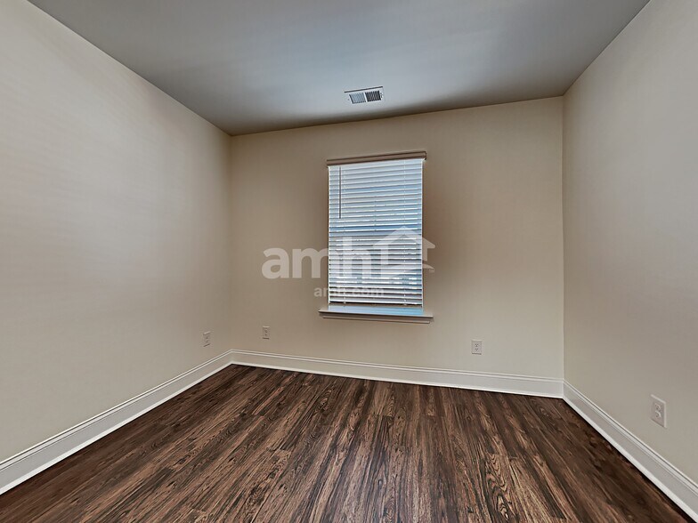 Building Photo - 1830 Produce Ln