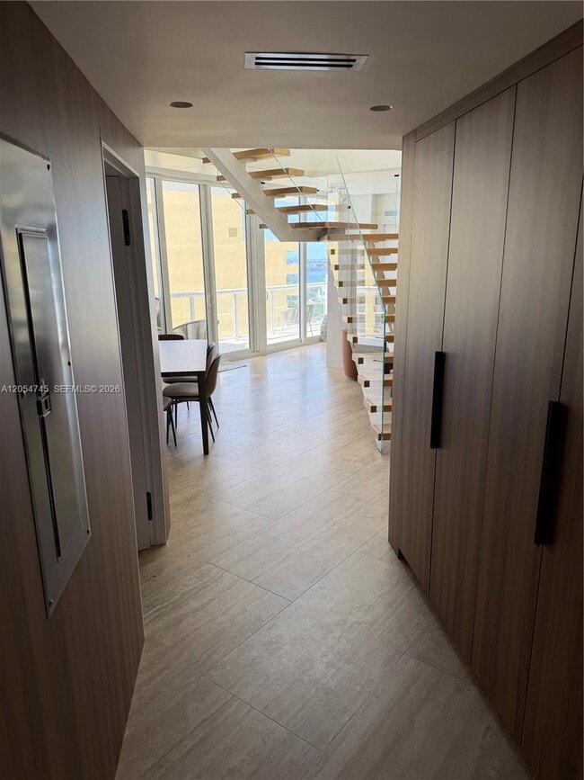 Building Photo - 16425 Collins Ave