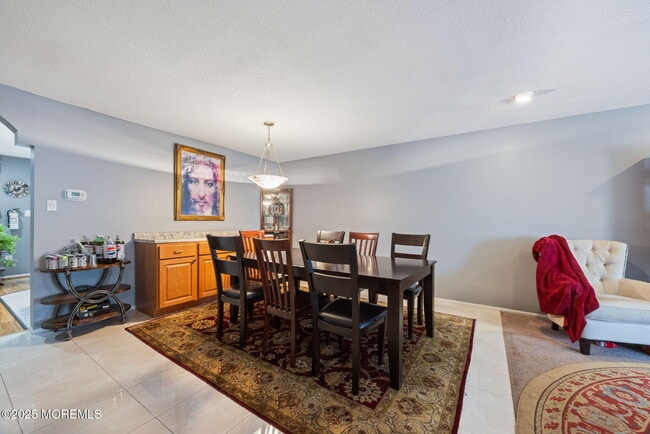 Building Photo - 335 Devon Pl