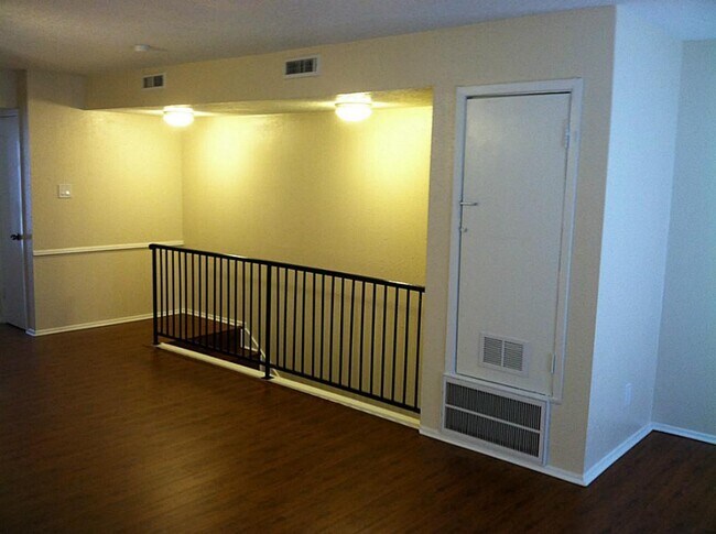 Building Photo - 1275 Witte Rd