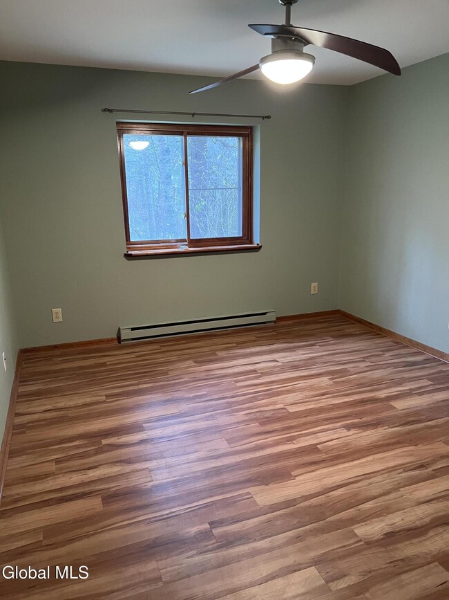 Building Photo - 43 Green Meadow Dr