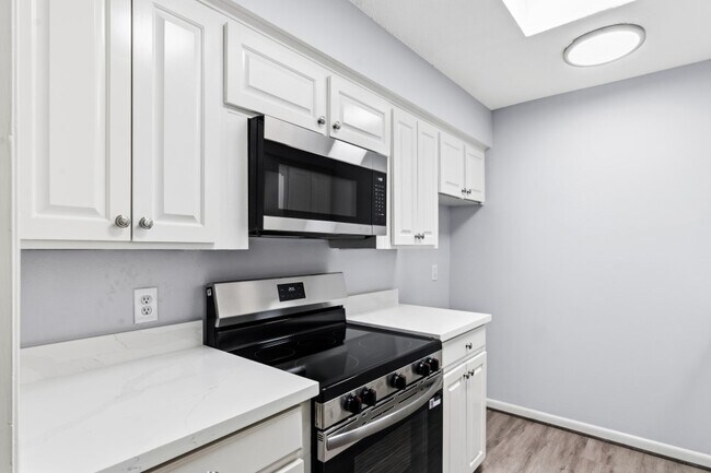 Building Photo - 2744 Briarhurst Dr