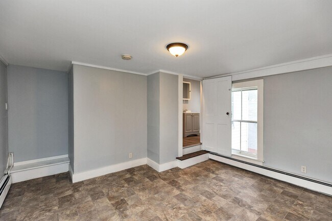 Building Photo - 27 School St