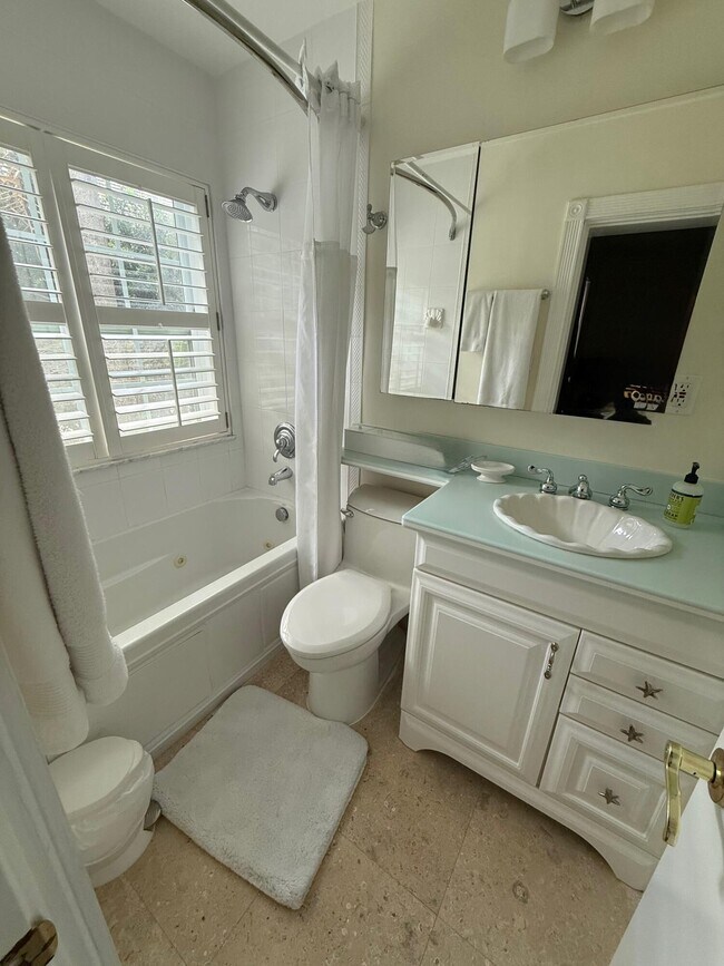 Building Photo - 222 Miraflores Dr