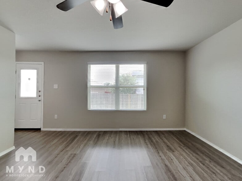 Building Photo - 9437 Apple Ridge Ln