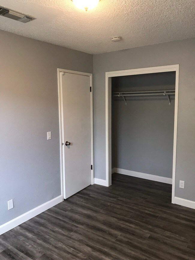 Building Photo - 3938 E Olive Ave