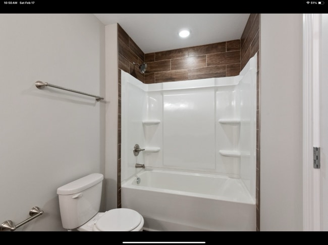 Full bath - 1086 Spicer Dr