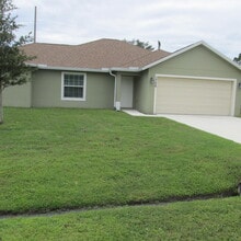 Building Photo - 1726 SE Minorca Ave