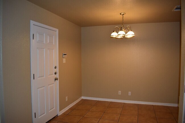 Building Photo - 1600 Nicholas Cir