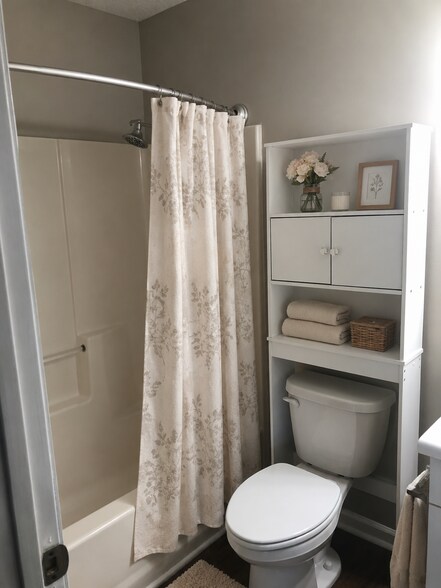 Building Photo - 1079 Walnut St