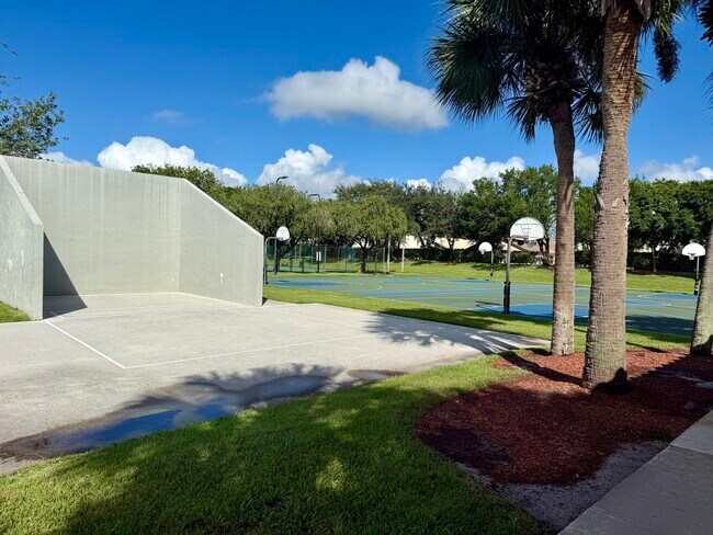 Building Photo - 6509 Stonehurst Cir