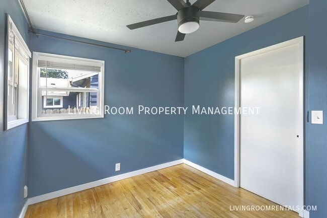 Building Photo - 725 Riverdale Dr