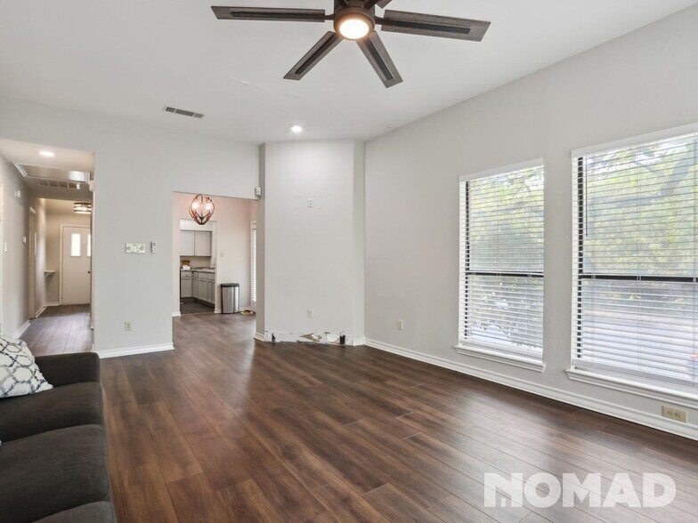 Building Photo - 1404 Norwalk Ln