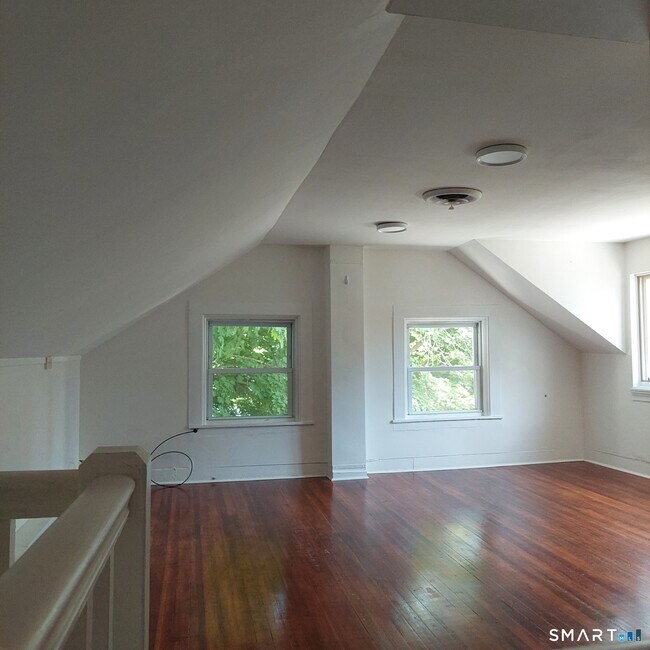 Building Photo - 89 Ridgewood Ave