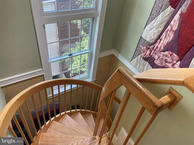 Building Photo - 19 Sunset Dr