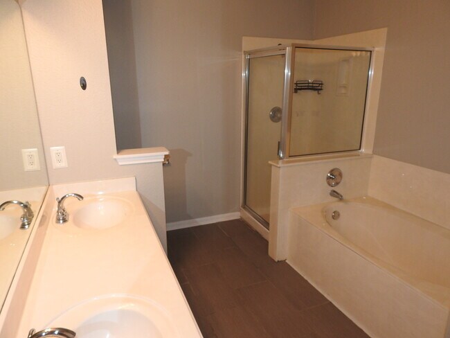 Building Photo - 440 Zebra Dr
