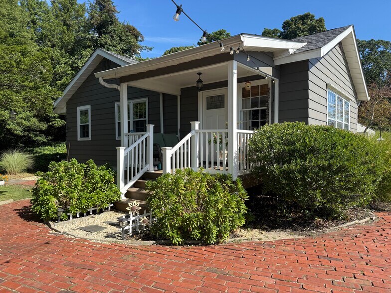 Primary Photo - 124 S Beverly Dr