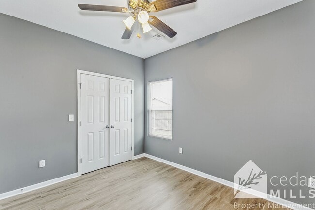 Building Photo - 3 Bed Duplex Across from NE Magnet