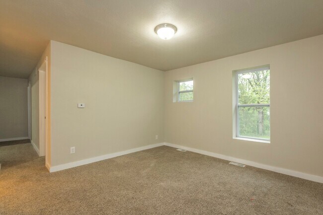 Building Photo - Adorable 2 Bedroom 1 Bath