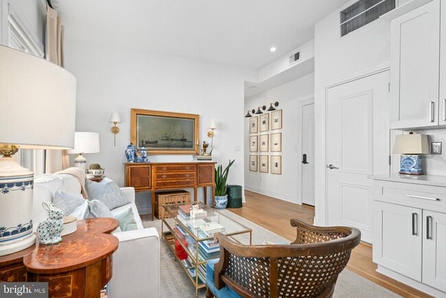 Building Photo - 317 3rd St SE