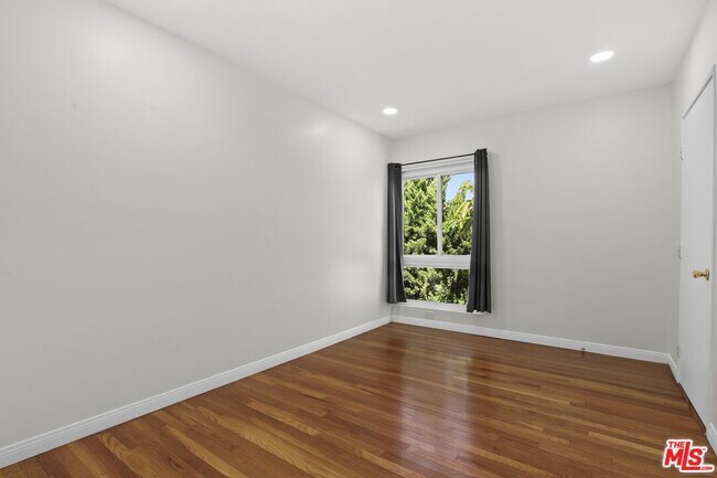 Building Photo - 3200 S Sepulveda Blvd