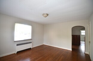 Building Photo - 6320 Kennedy Ave