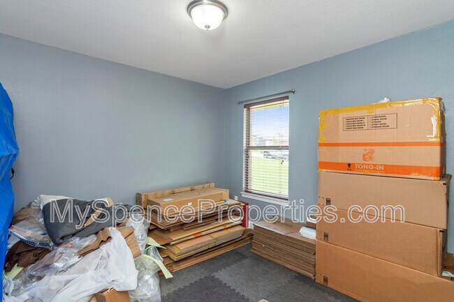 Building Photo - 216 Raptor Dr