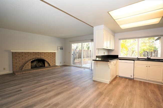 Building Photo - Beautiful Single Family Home in Desirable ...