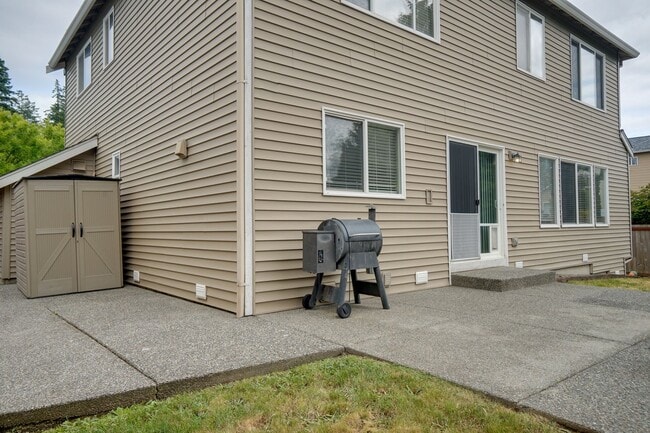 Building Photo - Price reduction-Lakeland Hills 2 Story