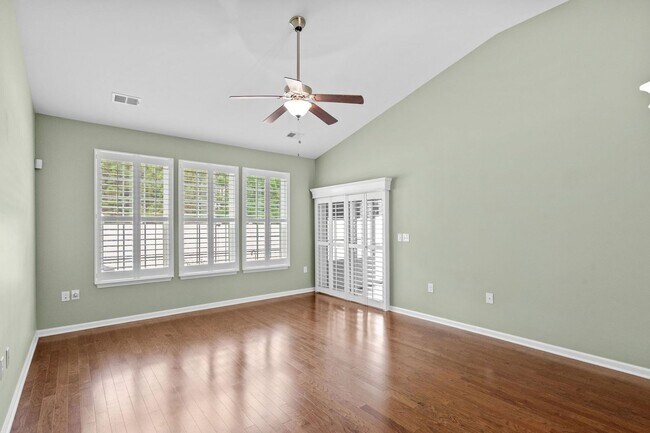 Building Photo - 156 Parmelee Dr