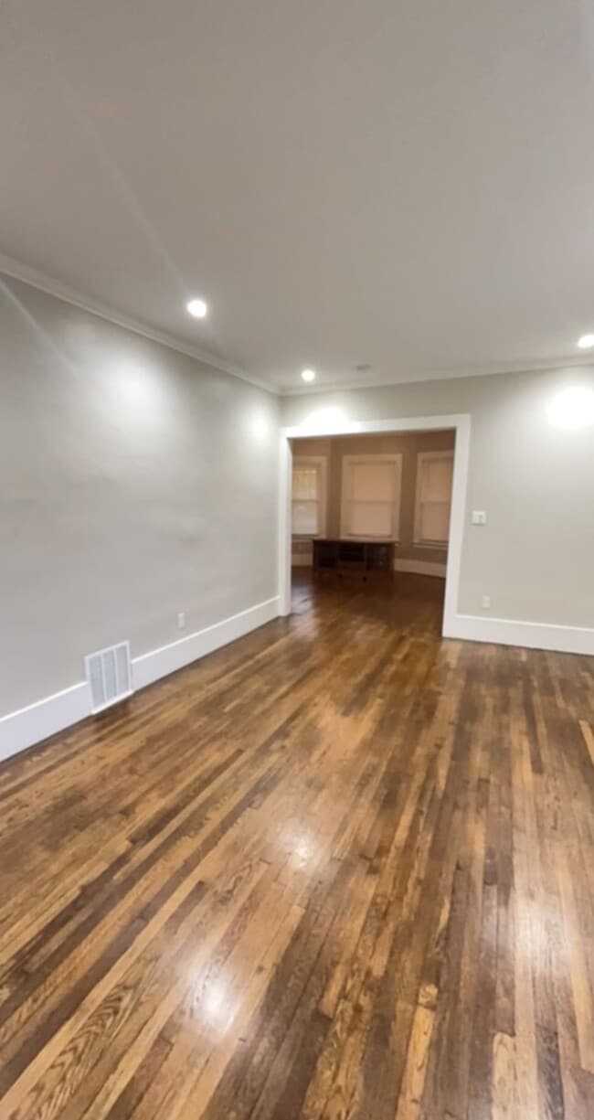 Building Photo - 7426 Dunedin St