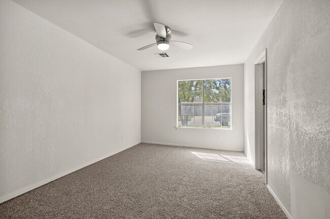 Building Photo - 412 W Austin St