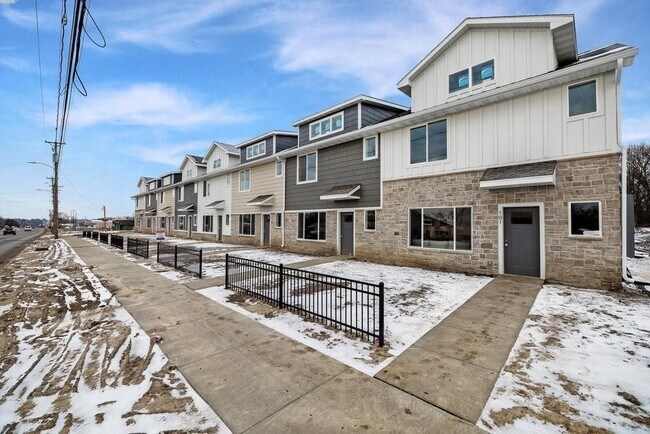 Building Photo - 6501 106th St