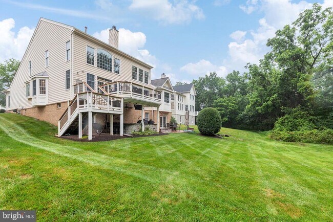 Building Photo - 15292 Golf View Dr