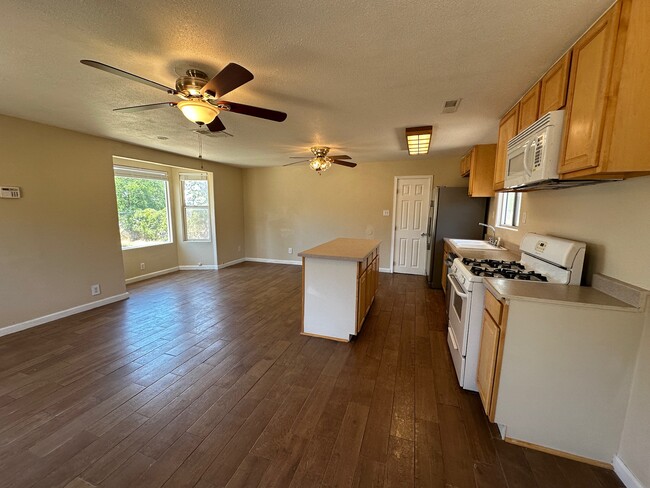 Building Photo - Cherry Valley 1