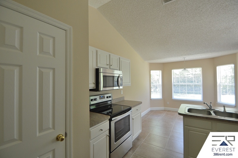 Building Photo - 30 Lancelot Dr