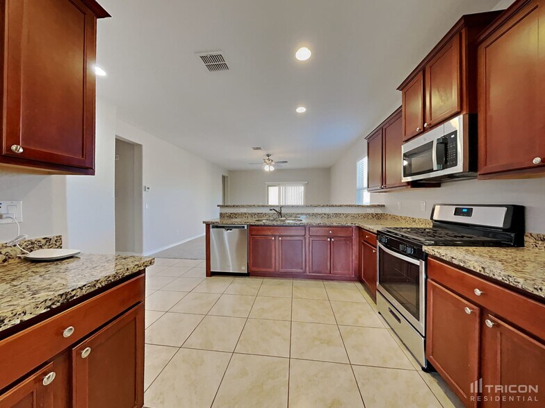 Building Photo - 40209 W Walker Wy