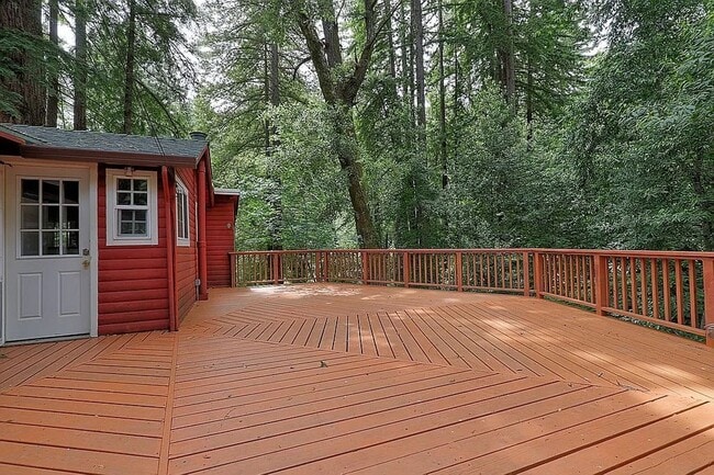 Building Photo - Cozy Mountain Hideaway