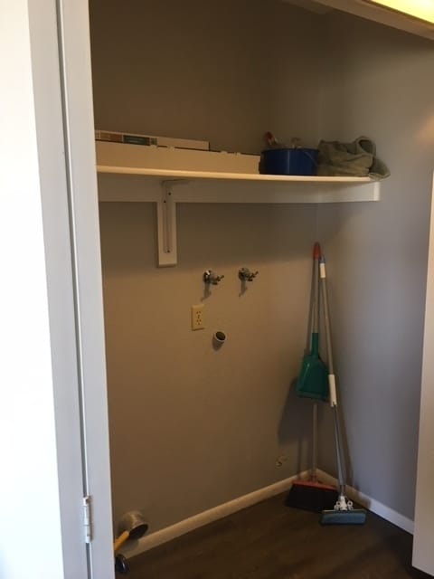 Building Photo - 2 bed, 1 ba twinhome with attached garage