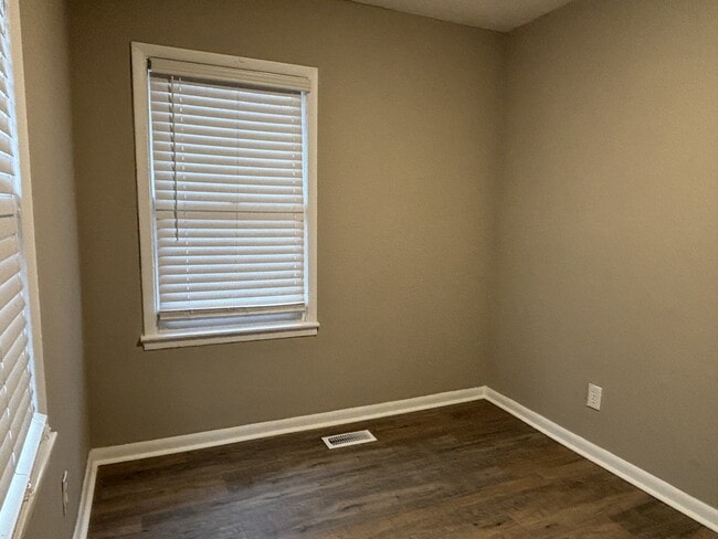 Building Photo - 4414 Kingsley Dr