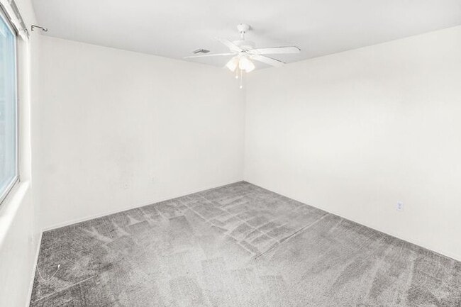 Building Photo - 2 Story-3 Bdrm, All Elecric- Energy Efficient/Vail Schools!