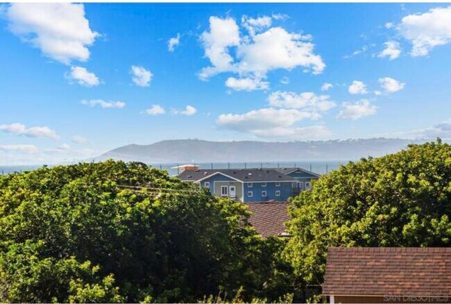 Building Photo - 229 Carnation Ave