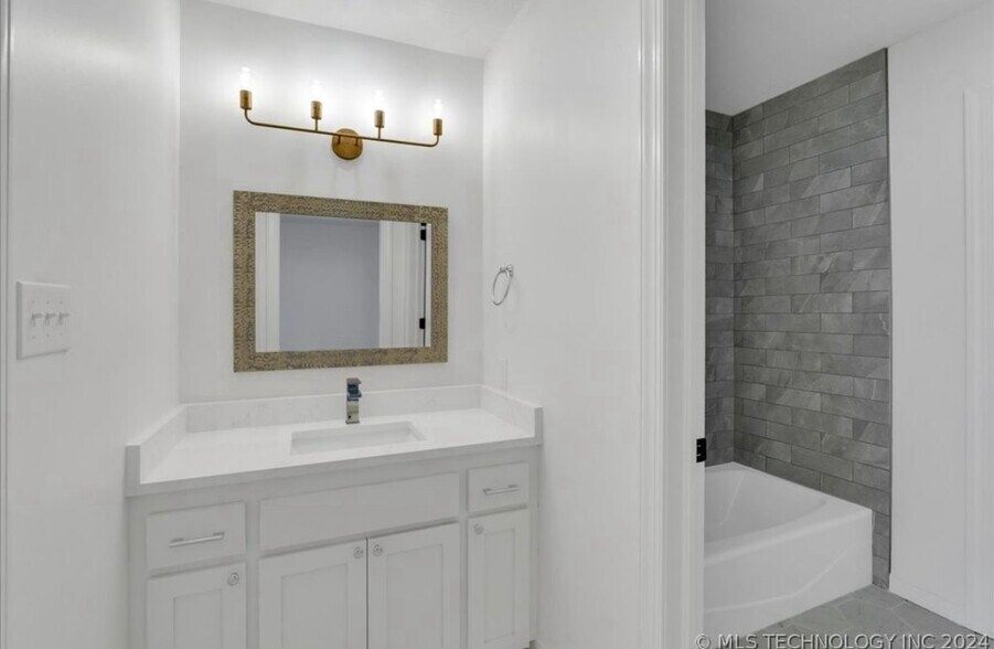 Building Photo - 11016 S Jamestown Ave