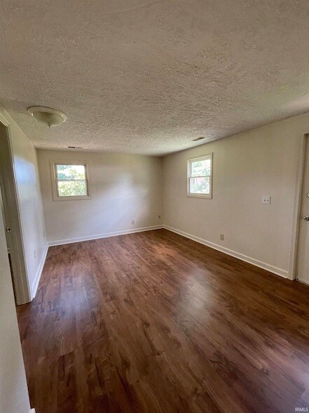 Building Photo - 415 N Kimble Dr